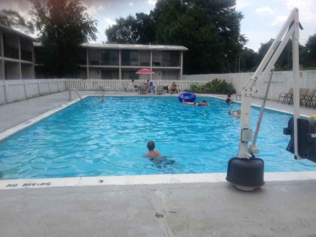 West Side Inn Kingsport Bagian luar foto