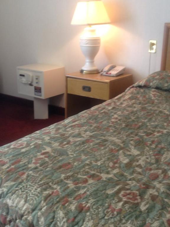West Side Inn Kingsport Bagian luar foto
